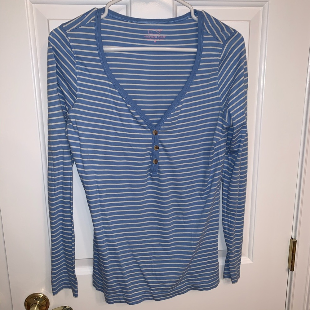 Vineyard Vines v-neck shirt